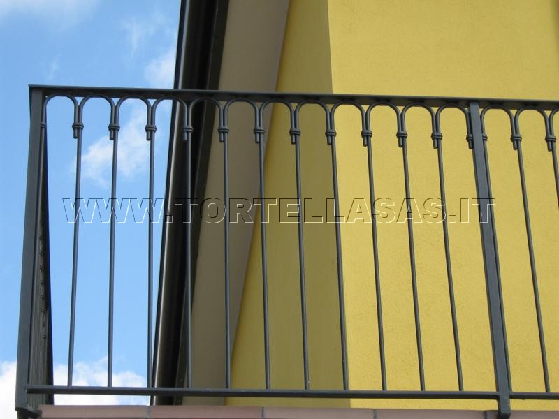 Ringhiere in ferro, parapetti in ferro per balconi a Verona